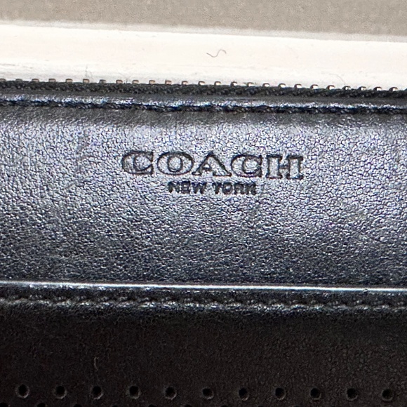 COACH Leather Long Zip around wallet - Picture 3 of 5